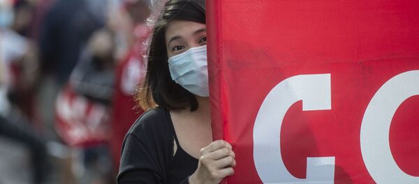Акция протеста против тяжелых экономических условий и для получения дополнительных гарантий для рабочих, столкнувшихся с кризисом COVID-19, в Милане - Sputnik Беларусь