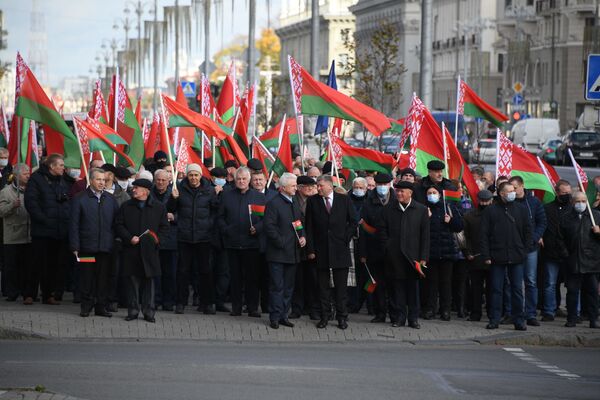 Провластный митинг на площади Независимости 19 октября - Sputnik Беларусь
