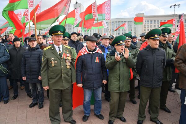 Провластный митинг на площади Независимости 19 октября - Sputnik Беларусь