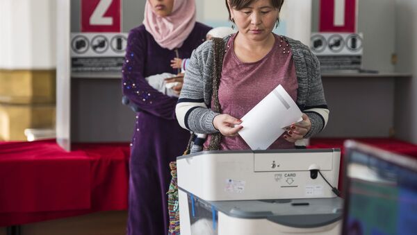 Голосование на избирательном участке в Бишкеке - Sputnik Беларусь