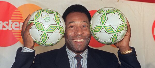 Величайший футболист всех времен Пеле Величайший футболист всех времен Пеле - Sputnik Беларусь