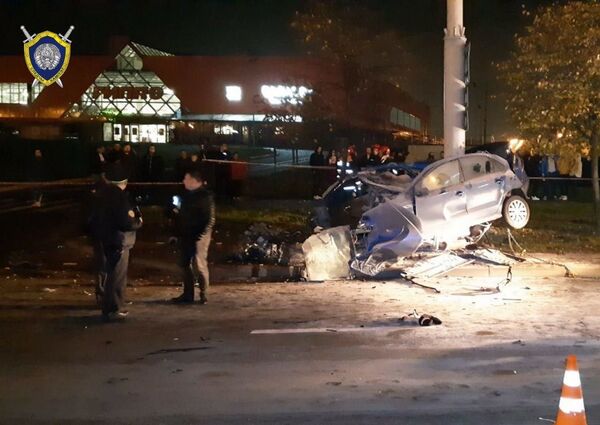 Погибли трое: подробности жуткого ночного ДТП в Минске Погибли трое: подробности жуткого ночного ДТП в Минске - Sputnik Беларусь