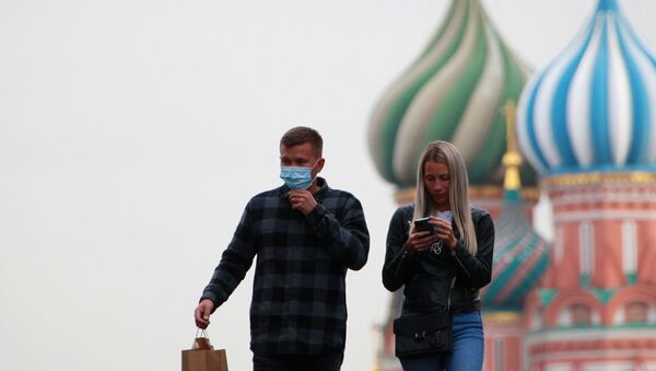 Молодые люди на Красной площади в Москве. - Sputnik Беларусь