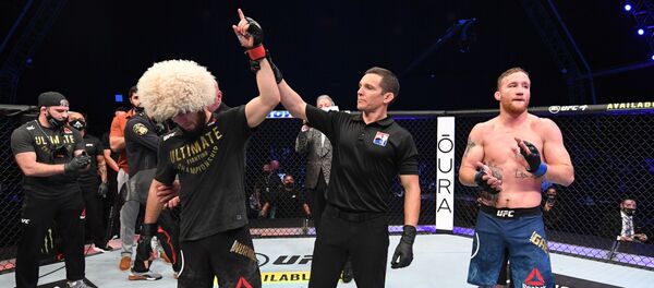 Хабиб Нурмагомедов защитил титул чемпиона UFC в легком весе - Sputnik Беларусь