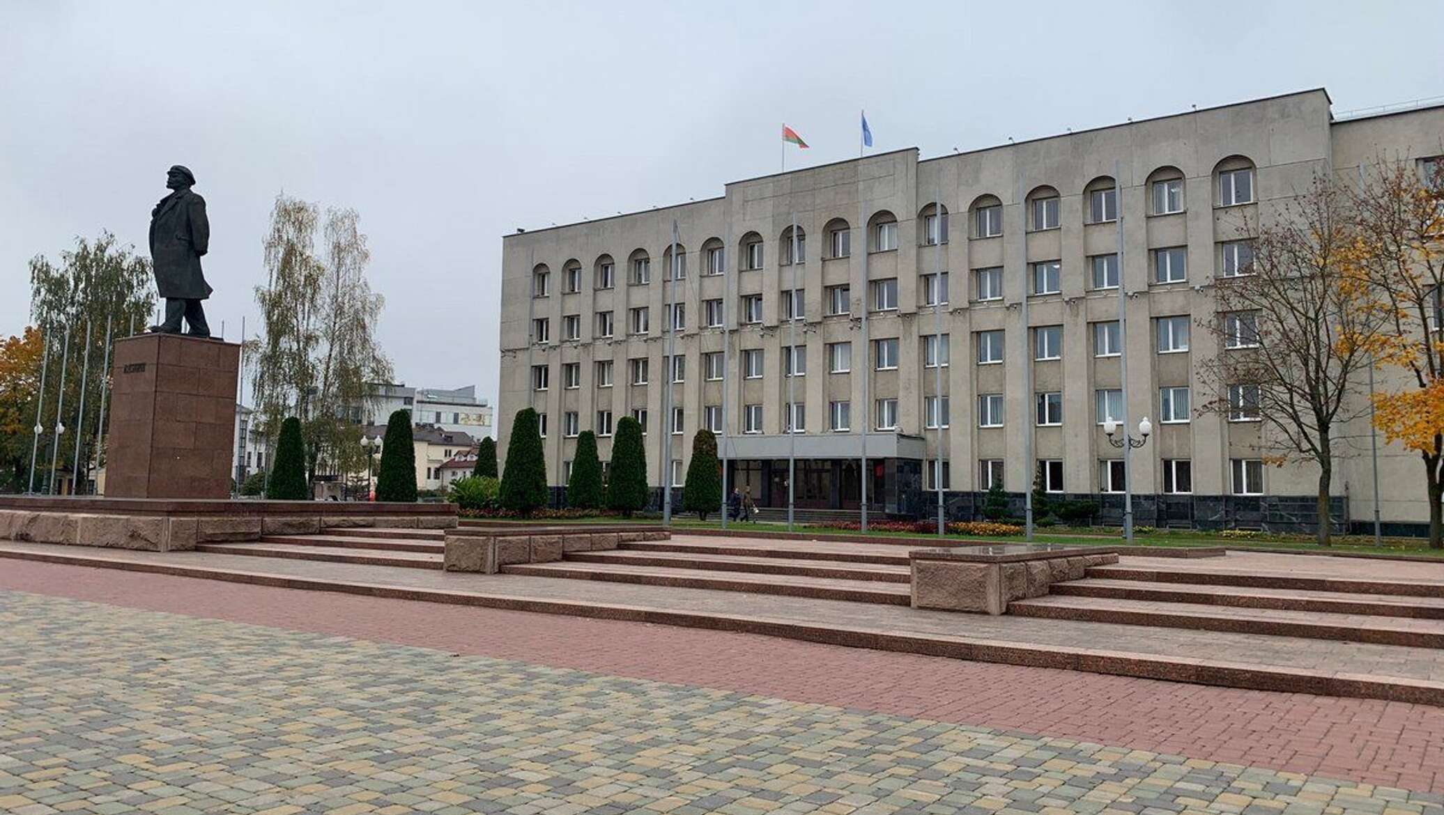 Гродненский облисполком. Здание мэрии Гродно. Гродненский горисполком. Горисполком Горький. Горисполком Минск вывеска.