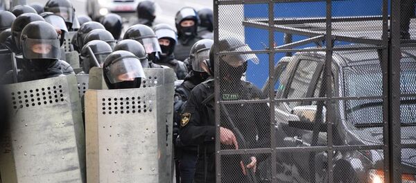 Силовики на акции протеста в Минске - Sputnik Беларусь