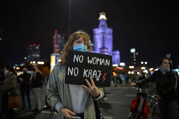 Участники акции протеста против ужесточения законодательства об абортах в Польше - Sputnik Беларусь