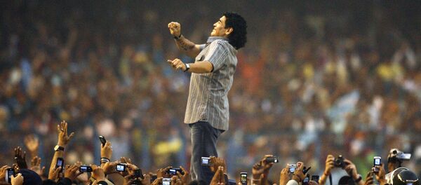 Диего Марадона во время церемонии чествования на стадионе Солт-Лейк-Сити в Калькутте, Индия, 2008 год - Sputnik Беларусь