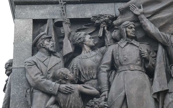 Фрагмент горельефа 9 мая 1945 г. Андрея Бембеля на Монументе Победы - Sputnik Беларусь
