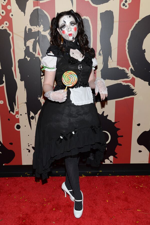 Актриса Мишель Трахтенберг на 15-й ежегодной вечеринке в честь Хэллоуина в Нью-Йорке, 2014 год. - Sputnik Беларусь