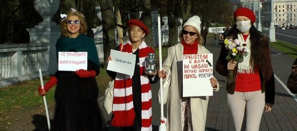 Объединенный марш и демарш с метлами: акции протеста в Минске - видео - Sputnik Беларусь