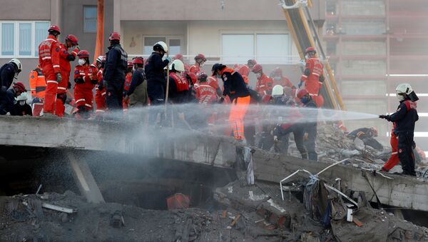 Спасательные работы после землетрясения в Измире - Sputnik Беларусь