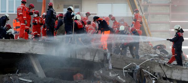 Спасательные работы после землетрясения в Измире - Sputnik Беларусь
