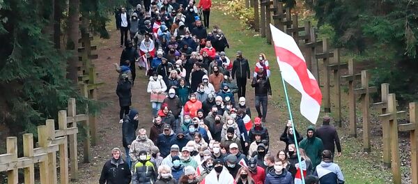 Марш на Дзяды: ад парка Чалюскінцаў да ўрочышча Курапаты - відэа Марш на Дзяды: ад парка Чалюскінцаў да ўрочышча Курапаты - відэа - Sputnik Беларусь