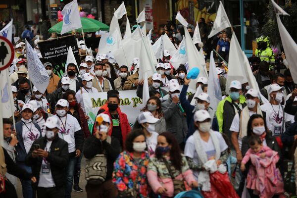 Бывшие повстанцы Революционных вооруженных сил Колумбии (FARC) в Боготе вышли на митинг - Sputnik Беларусь