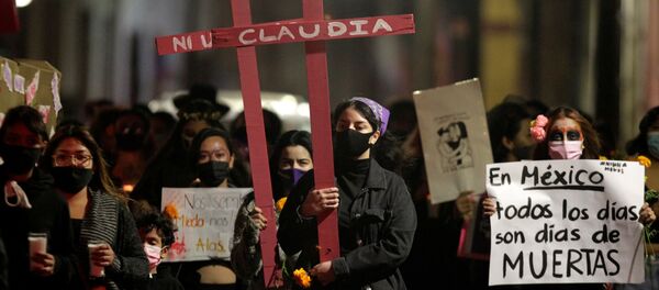 Женщины Мексики принимают участие в молчаливой акции протеста - Sputnik Беларусь