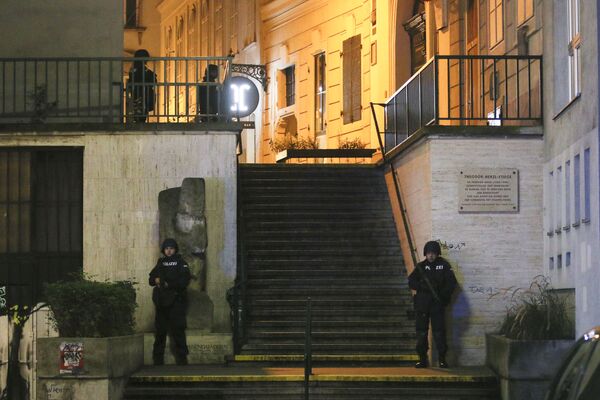 Полиция на месте стрельбы у синагоги в Вене - Sputnik Беларусь