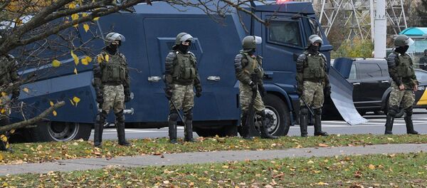 Сотрудники милиции в Минске во время акции протеста - Sputnik Беларусь