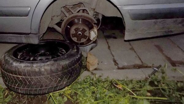 Во время ремонта автомобиль с домкрата упал, в результате чего мужчина получил смертельную травму - Sputnik Беларусь