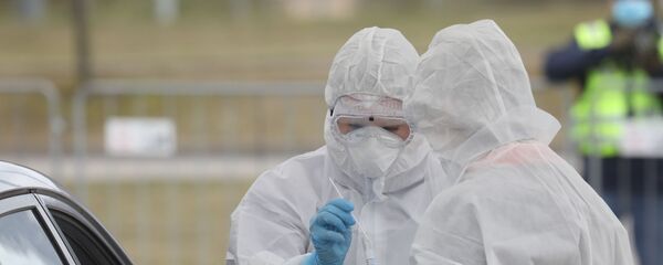 Врачи в Вильнюсе берут анализ на коронавирус Врачи в Вильнюсе берут анализ на коронавирус - Sputnik Беларусь