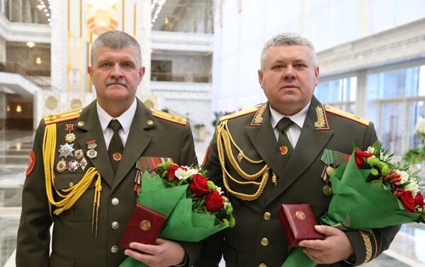 Лукашенко вручил генеральские погоны - Sputnik Беларусь