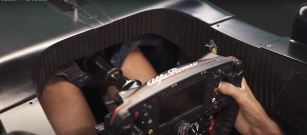 Как работает гоночный симулятор Формулы-1 - видео - Sputnik Беларусь