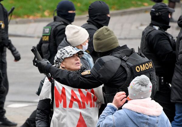 Задержания на акции протеста в Минске 8 ноября 2020 года - Sputnik Беларусь