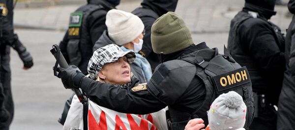 Задержания на акции протеста в Минске 8 ноября 2020 года - Sputnik Беларусь