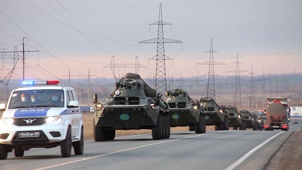 Спутник_Колонна военной техники российских миротворцев выдвинулась для отправки в Карабах - Sputnik Беларусь