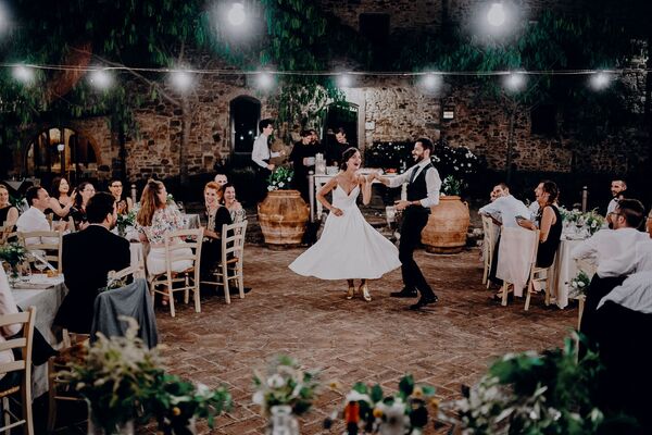 Снимок итальянского фотографа Мирко Туратти, ставший финалистом в категории DANCE FLOOR в конкурсе 2020 International Wedding Photographer of the Year  - Sputnik Беларусь