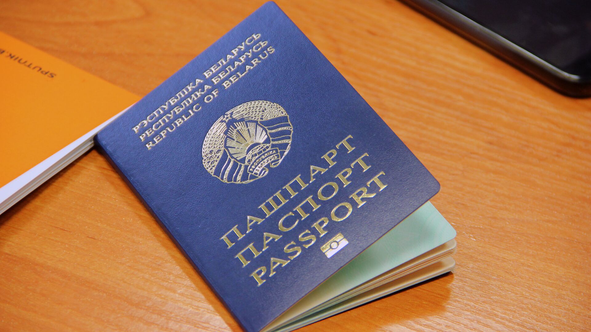Биометрический паспорт предназначен для выезда за границу - Sputnik Беларусь, 1920, 07.10.2022