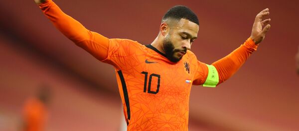 Голландский футболист Мемфис Депай - Sputnik Беларусь