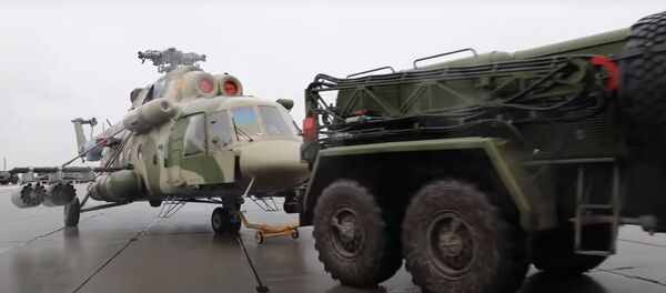 Видеофакт: Русланы перевозят вертолеты миротворцев в Карабах - Sputnik Беларусь