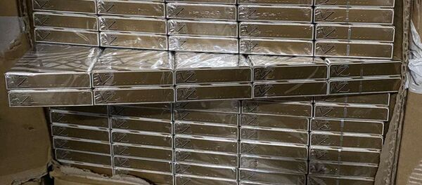 Найденные в фуре сигареты - Sputnik Беларусь