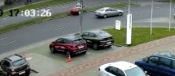 Кульбит BMW в Бресте попал на записи камер Кульбит BMW в Бресте попал на записи камер - Sputnik Беларусь