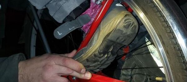 Нога пятилетней девочки нога зажалась в колесе велосипеда  - Sputnik Беларусь