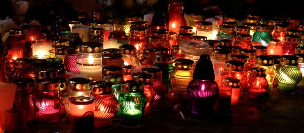 Мемориал Романа Бондаренко: Площадь перемен прощается с погибшим - Sputnik Беларусь