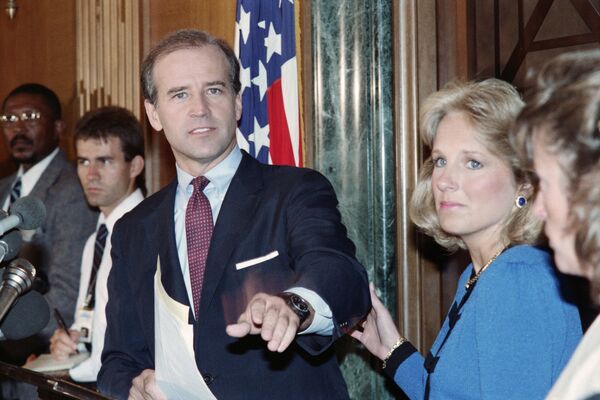 Джилл Байден и Джо Байден перед выборами 1988 года - Sputnik Беларусь
