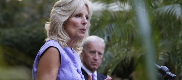 Джилл Байден выступает в Вашингтоне во время приема в честь 16-й годовщины принятия Закона о насилии в отношении женщин - Sputnik Беларусь