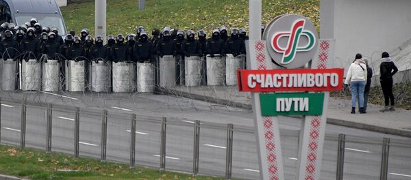 Кордон силовиков в Минске 15 ноября Кордон силовиков в Минске 15 ноября - Sputnik Беларусь