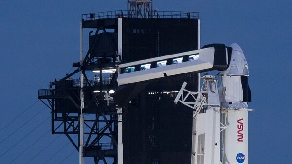 Подготовка к запуску к МКС ракеты Falcon 9 с кораблем Crew Dragon на космодроме Космического центра им. Дж. Ф. Кеннеди - Sputnik Беларусь