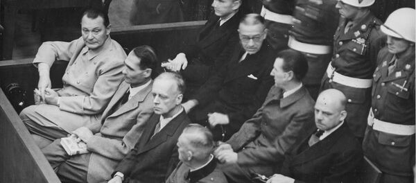 Герман Геринг, адмирал Карл Дениц, адмирал Эрик Редер, Рудольф Гесс, Бальдур фон Ширах и Иоахим фон Риббентроп на скамье подсудимых во время Нюрнбергского процесса  - Sputnik Беларусь