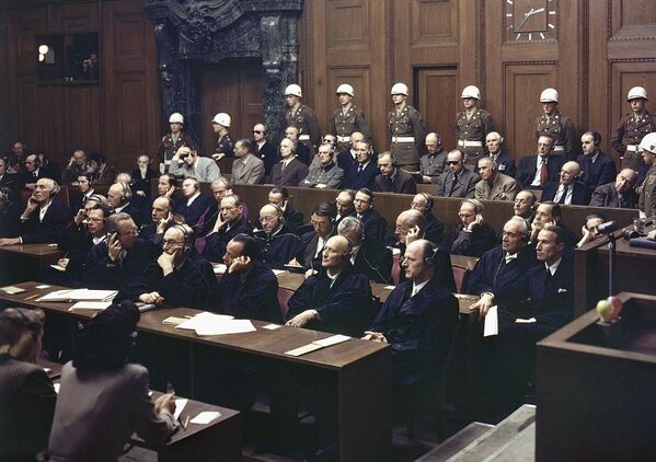 30 верасня 1946 года абвінавачваныя слухаюць частку прысуду ў Палацы правасуддзя падчас Нюрнбергскага працэсу. - Sputnik Беларусь