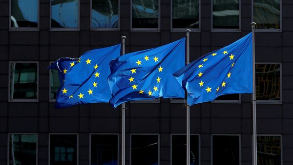 Флаги Европейского союза у штаб-квартиры Европейской комиссии в Брюсселе - Sputnik Беларусь
