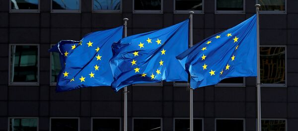 Флаги Европейского союза у штаб-квартиры Европейской комиссии в Брюсселе - Sputnik Беларусь