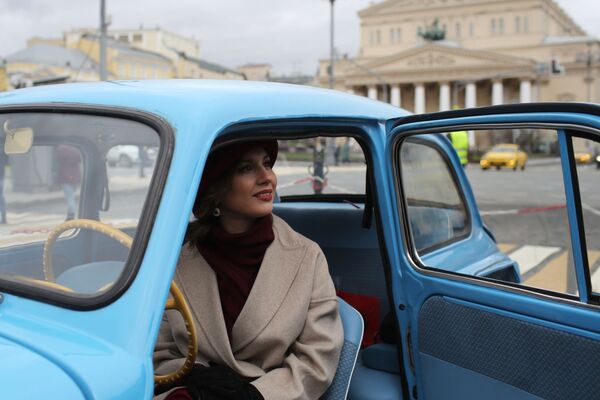Раскрывающиеся назад двери - одна из фишек и тема для насмешек. Шутили, что раскрывающиеся назад двери - дополнительные тормоза. - Sputnik Беларусь