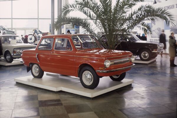 Всего с 1967 по 1994 на ЗАЗе было выпущено 3 млн 100 тыс. 338 второго поколения Запорожцев (моделей 966 и 968). - Sputnik Беларусь