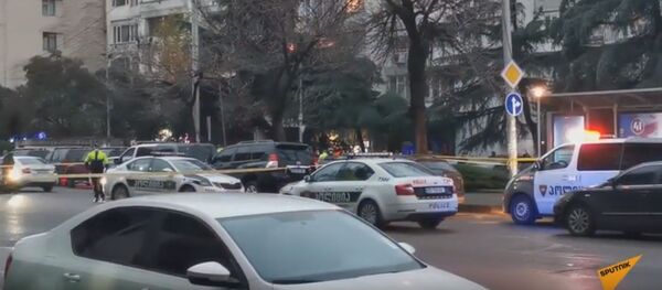 Мужчина захватил заложников в микрофинансовой организации в Тбилиси - видео Мужчина захватил заложников в микрофинансовой организации в Тбилиси - видео - Sputnik Беларусь