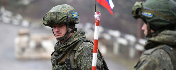 Нагорный Карабах. Российские миротворцы обеспечивают безопасность движения Нагорный Карабах. Российские миротворцы обеспечивают безопасность движения - Sputnik Беларусь