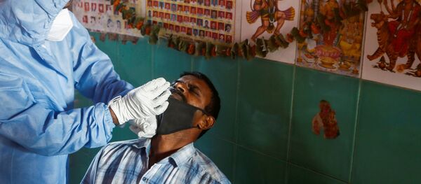 Врач берет тест на коронавирус - Sputnik Беларусь